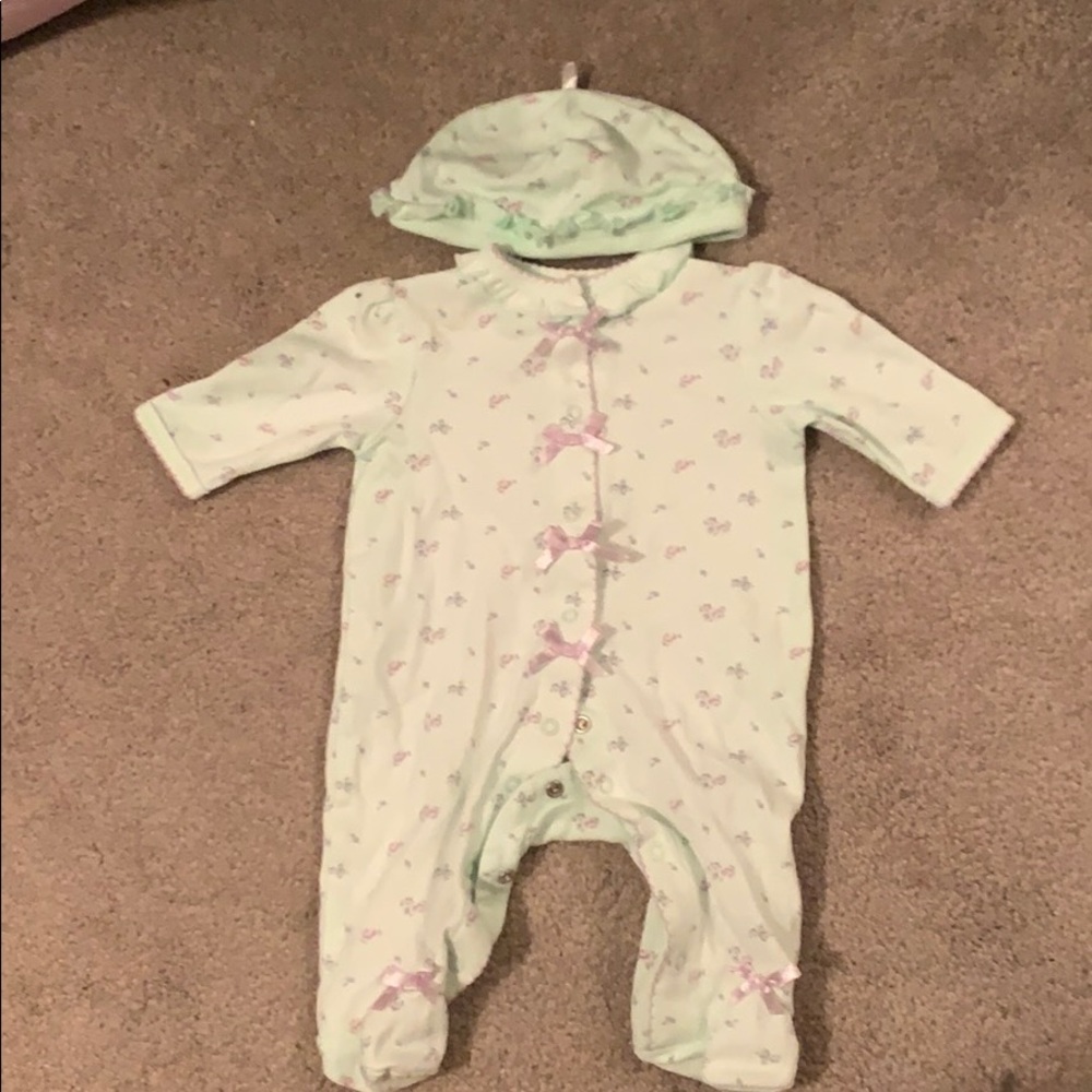 Little button up outfit with hat